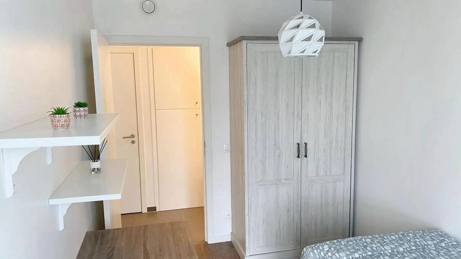 Modern Apartment In Cureghem Anderlecht 134 M² + Terrace Brüssel
