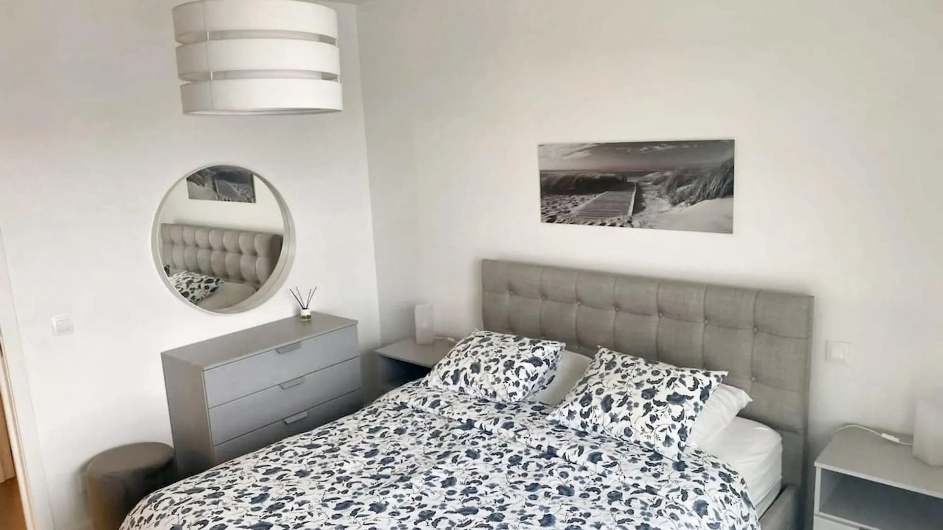 Modern Apartment In Cureghem Anderlecht 134 M² + Terrace Brüssel 0*,  Belgien
